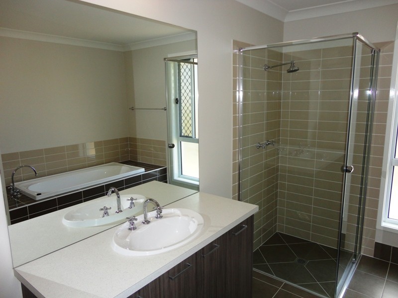 24 Lamatia Dr, Mountain Creek QLD 4557