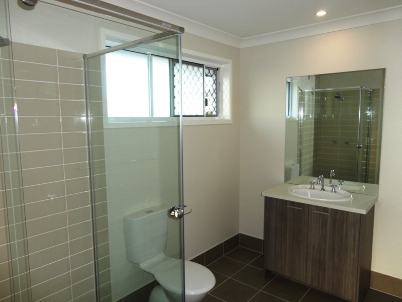 24 Lamatia Dr, Mountain Creek QLD 4557