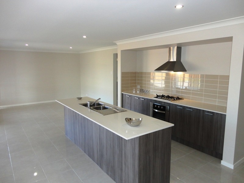 24 Lamatia Dr, Mountain Creek QLD 4557