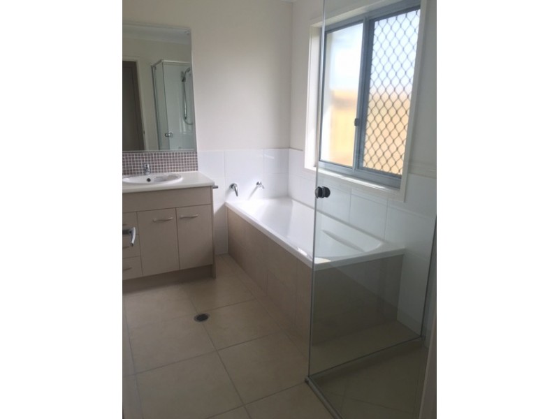 8 Hutchins Street, Bli Bli QLD 4560