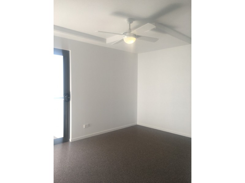 1 Fiji Court, Kawana Island QLD 4575