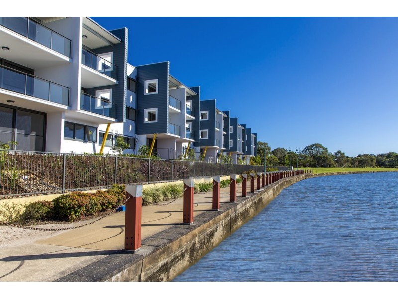 1 Fiji Court, Kawana Island QLD 4575