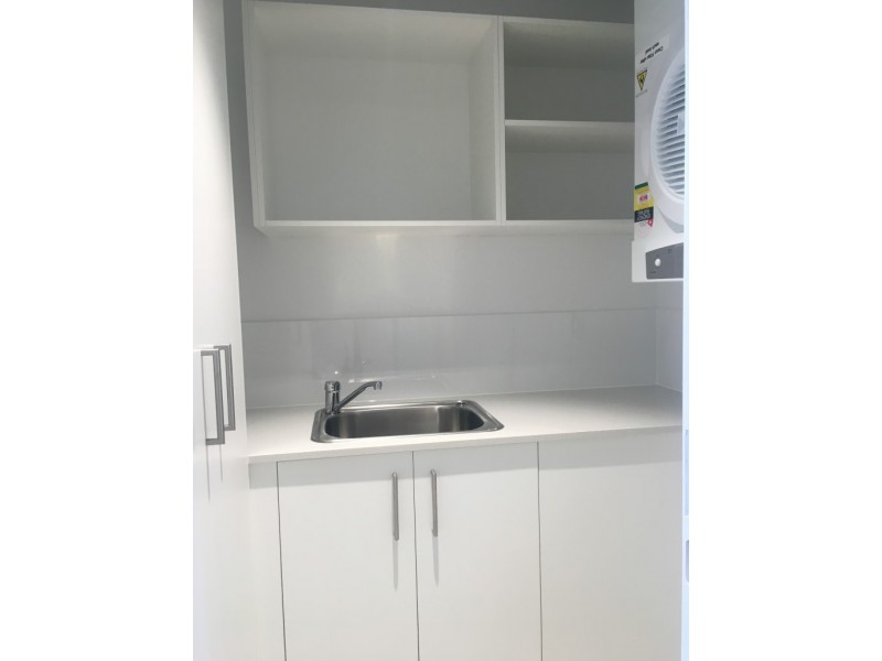 1 Fiji Court, Kawana Island QLD 4575