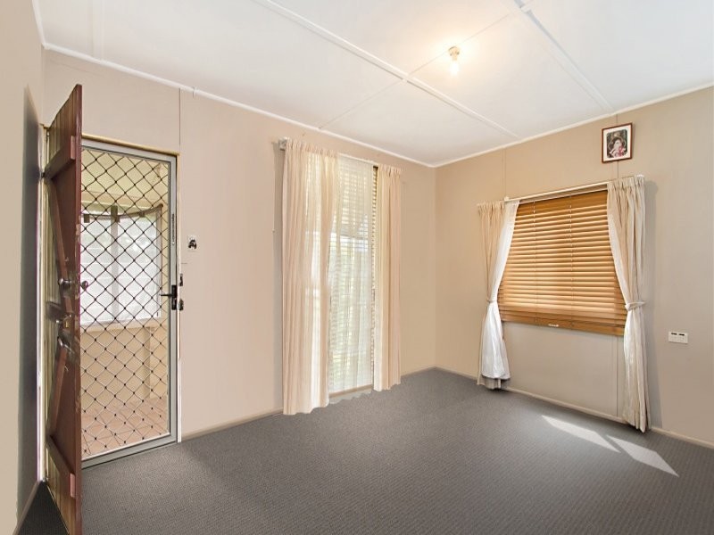 73 Pumicestone Road, Caboolture QLD 4510