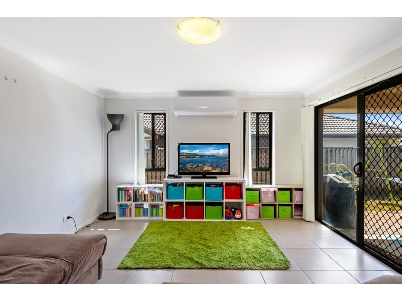 1/22 Lennon Boulevard, Narangba QLD 4504