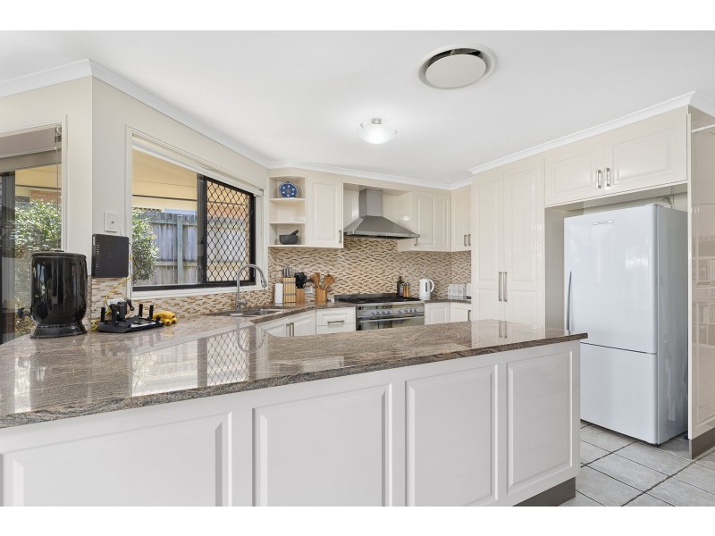 42 Chilton Crescent, North Lakes QLD 4509