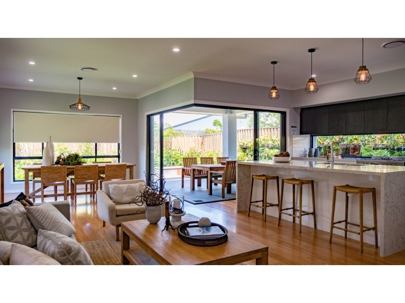9 Crusade Street, Newport QLD 4020