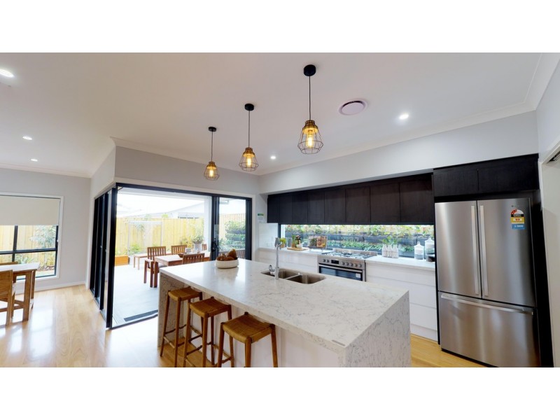 9 Crusade Street, Newport QLD 4020