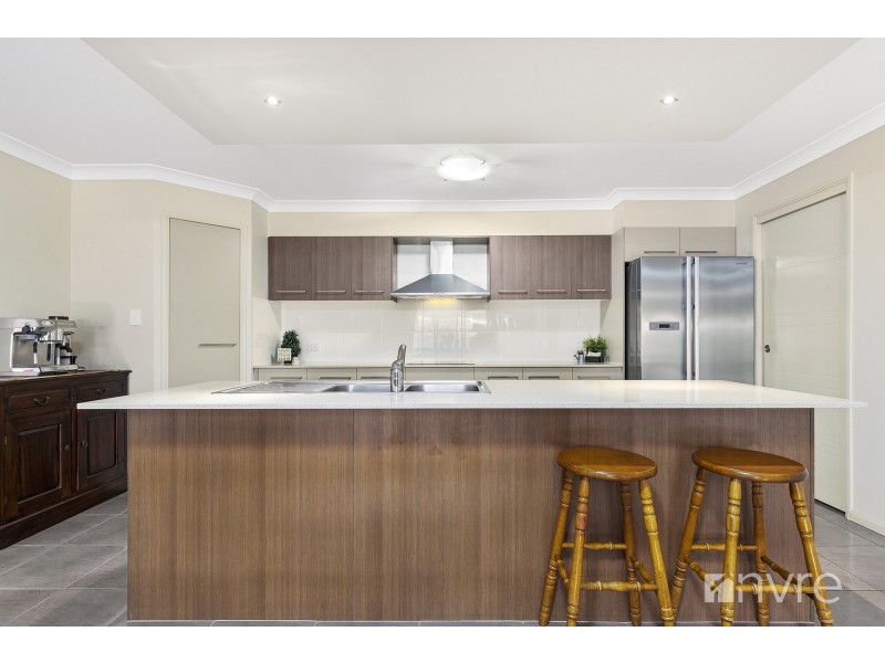 7 Azure Place, Narangba QLD 4504