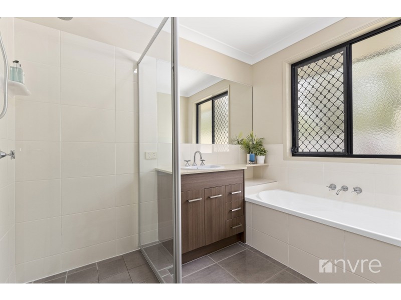 7 Azure Place, Narangba QLD 4504