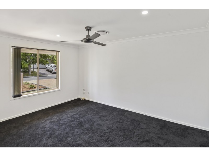 21 Dotterel Crescent, North Lakes QLD 4509