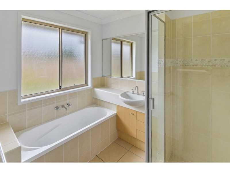 21 Dotterel Crescent, North Lakes QLD 4509