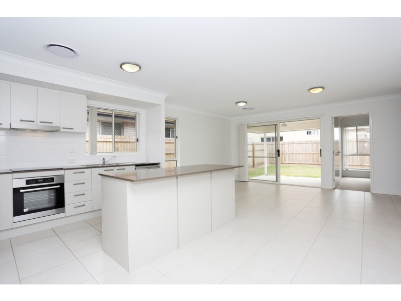 74 Mapleton Drive, North Lakes QLD 4509