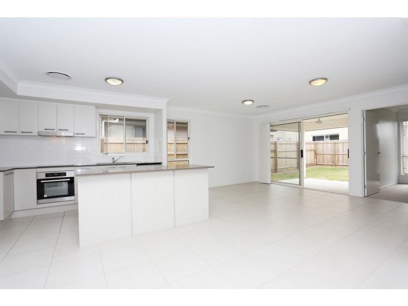 74 Mapleton Drive, North Lakes QLD 4509