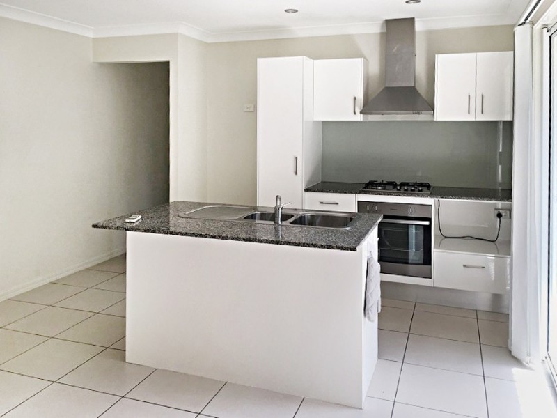 2/5 Lygon Place, Kallangur QLD 4503