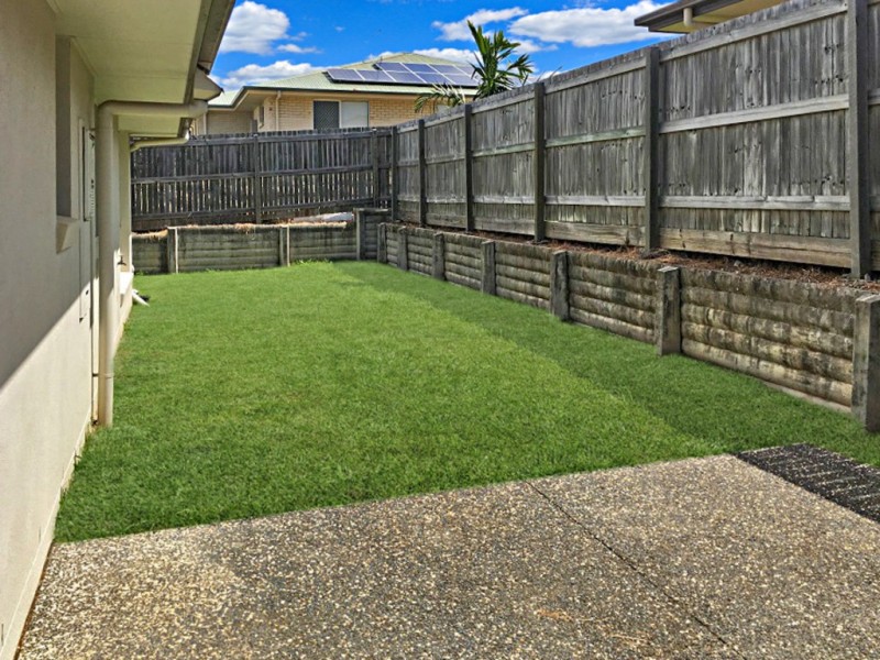 2/5 Lygon Place, Kallangur QLD 4503