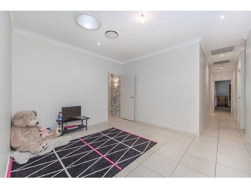 24 Elkington Circuit, North Lakes QLD 4509