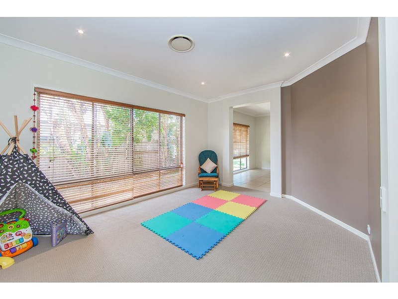 24 Elkington Circuit, North Lakes QLD 4509