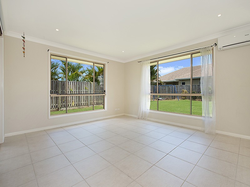 9 Lookout Place, Narangba QLD 4504