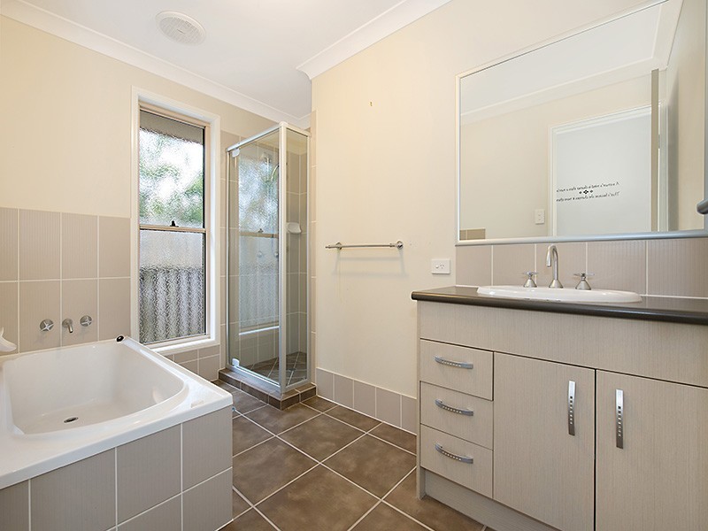 9 Lookout Place, Narangba QLD 4504