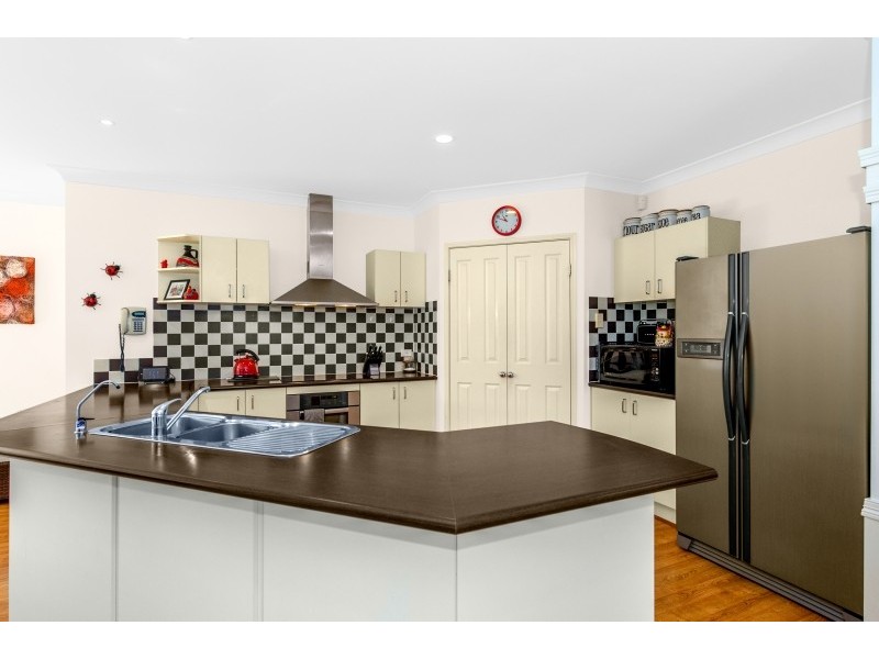 4 Outlook Place, Narangba QLD 4504