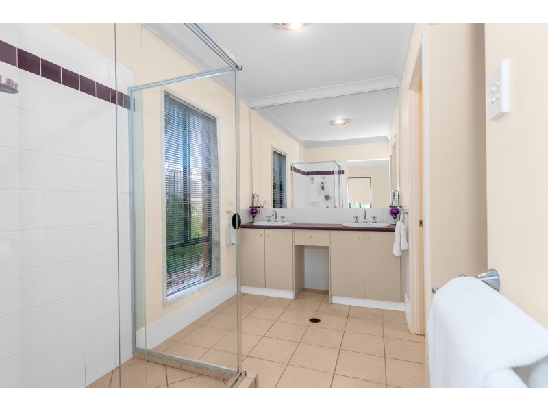 4 Outlook Place, Narangba QLD 4504