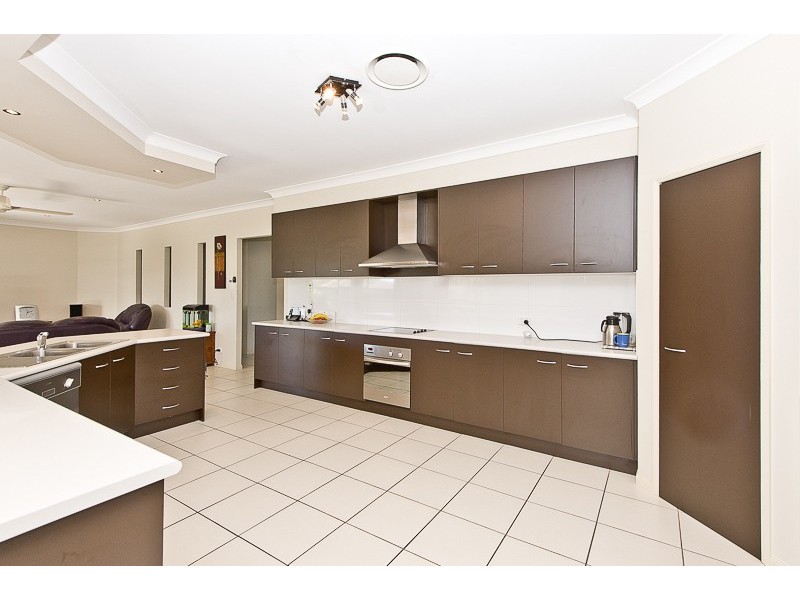 6 Lookout Place, Narangba QLD 4504