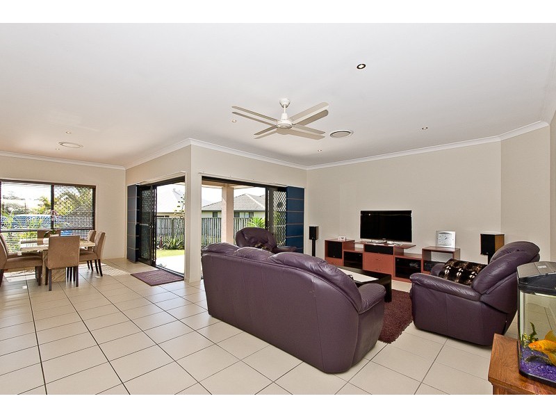 6 Lookout Place, Narangba QLD 4504