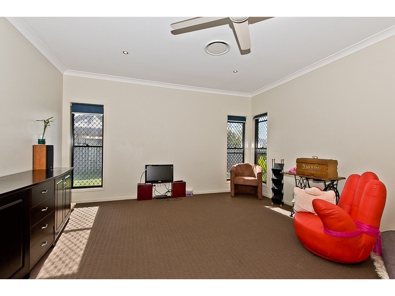 6 Lookout Place, Narangba QLD 4504