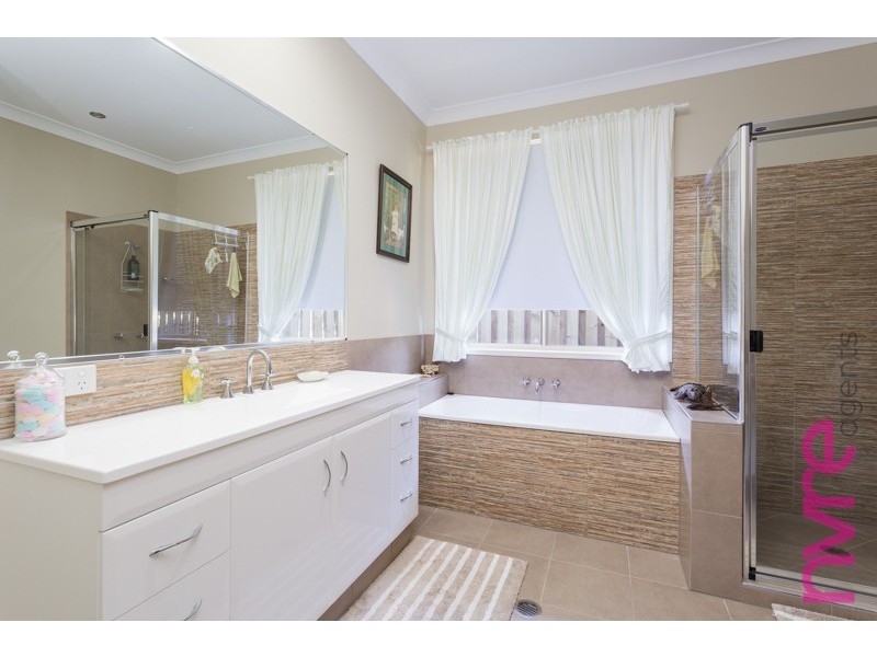 5 Hollow Crescent, Narangba QLD 4504