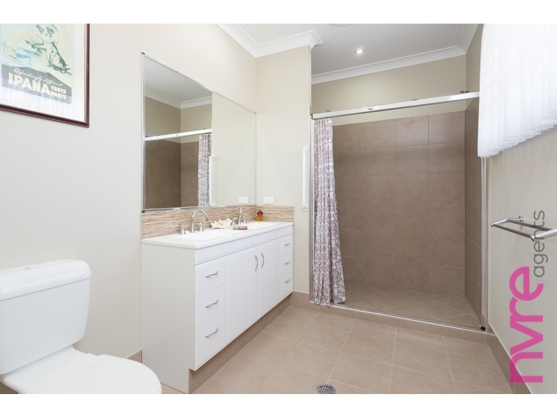 5 Hollow Crescent, Narangba QLD 4504