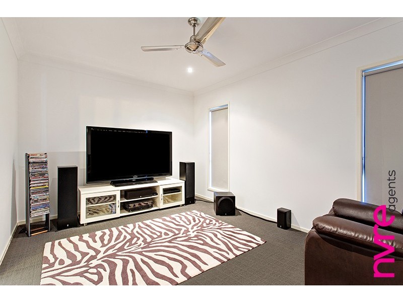 33 Bowerbird Crescent, Dakabin QLD 4503