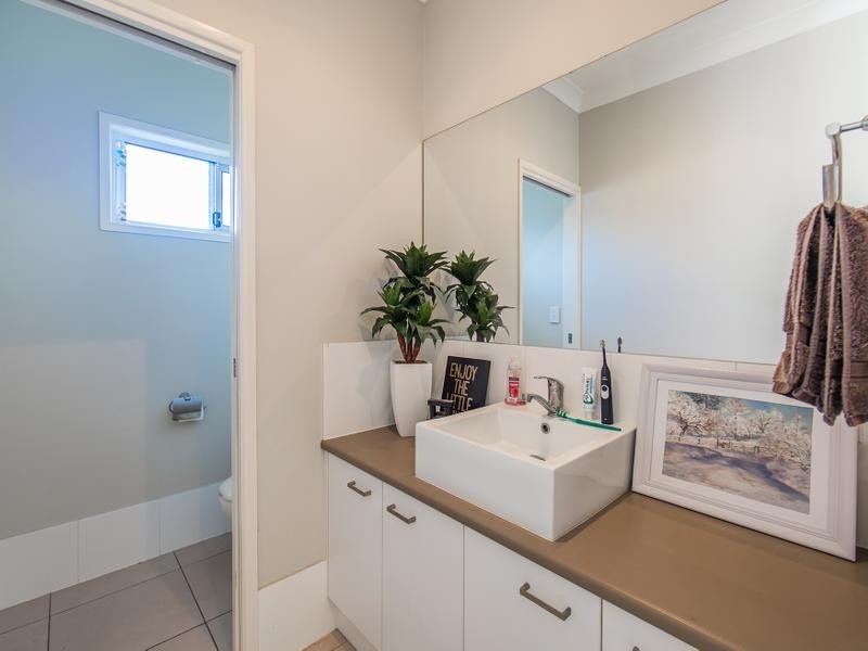 32 Planigale Crescent, North Lakes QLD 4509