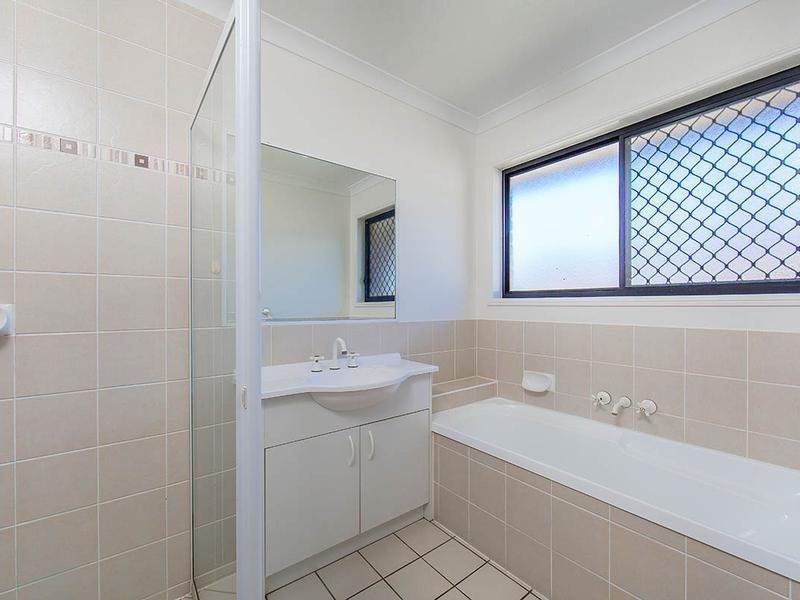 17 Cambridge Street, Rothwell QLD 4022