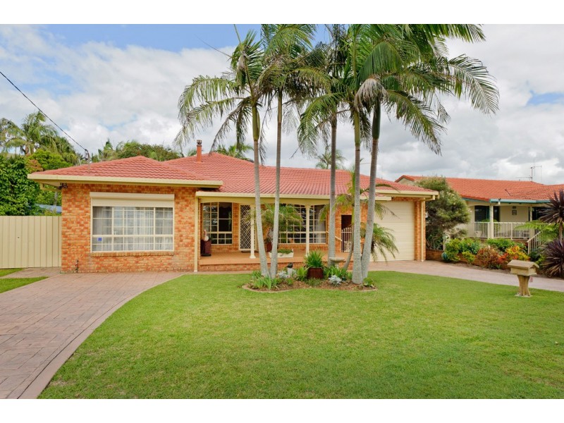 16 Bundella Avenue, Lake Cathie NSW 2445