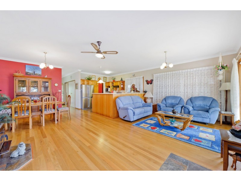 16 Bundella Avenue, Lake Cathie NSW 2445