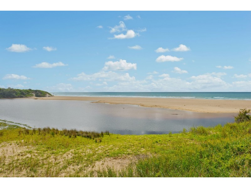 16 Bundella Avenue, Lake Cathie NSW 2445