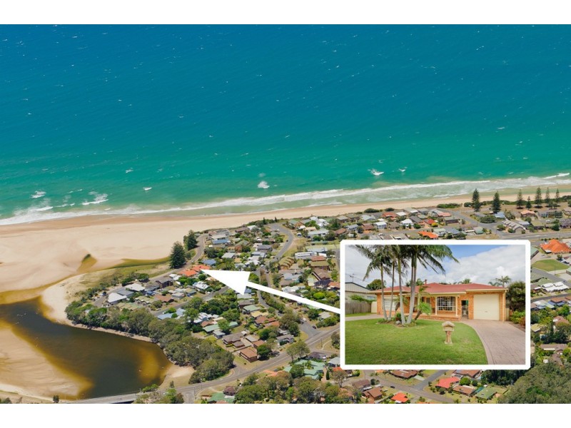 16 Bundella Avenue, Lake Cathie NSW 2445