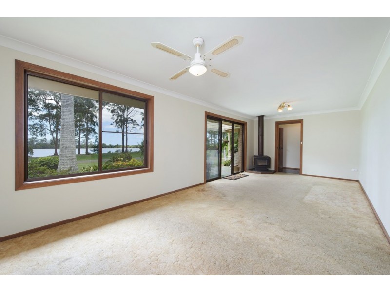 76 McMillan Drive, Blackmans Point NSW 2444