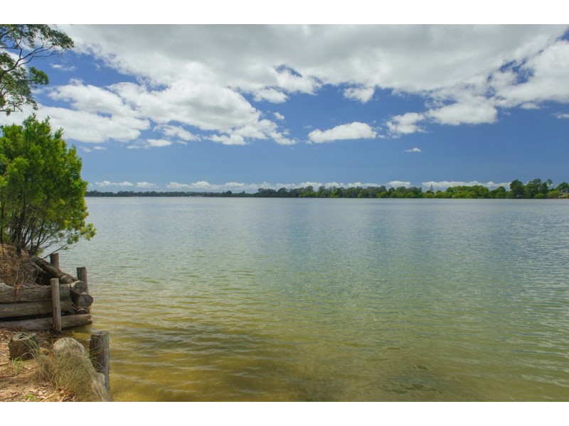 76 McMillan Drive, Blackmans Point NSW 2444