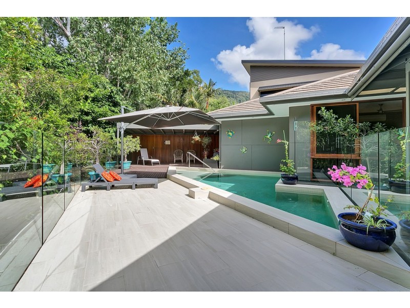 8 Lillian Road, Palm Cove QLD 4879