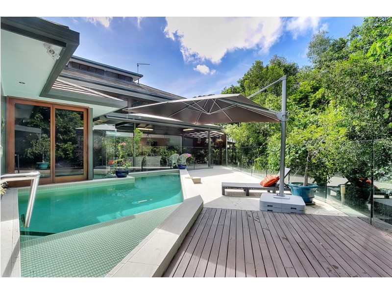 8 Lillian Road, Palm Cove QLD 4879