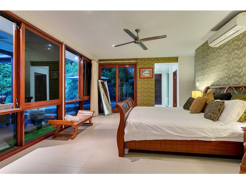 8 Lillian Road, Palm Cove QLD 4879