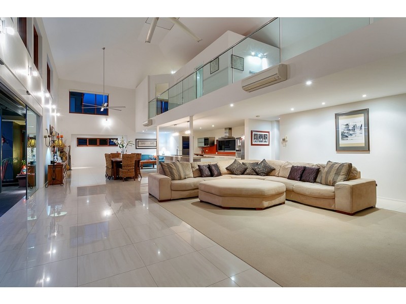 8 Lillian Road, Palm Cove QLD 4879