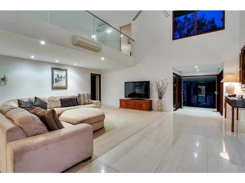 8 Lillian Road, Palm Cove QLD 4879