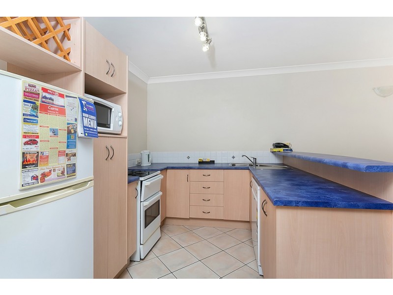 14/255 Lake Street, Cairns North QLD 4870