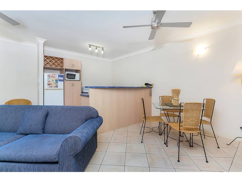 14/255 Lake Street, Cairns North QLD 4870