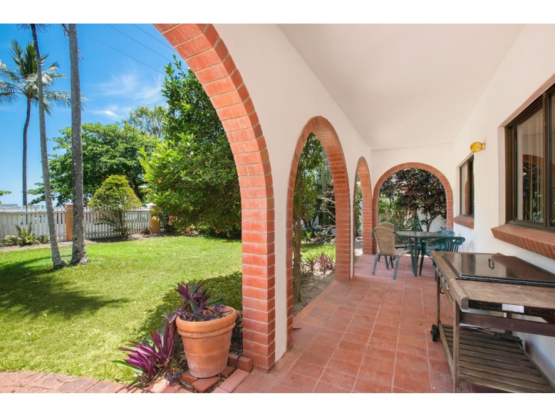 11 Casuarina Street, Holloways Beach QLD 4878