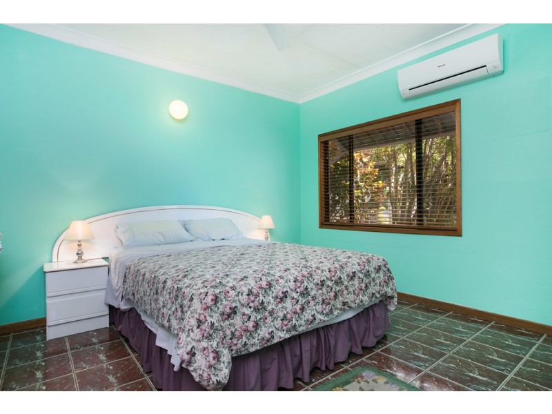 11 Casuarina Street, Holloways Beach QLD 4878