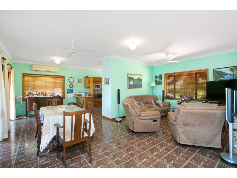 11 Casuarina Street, Holloways Beach QLD 4878